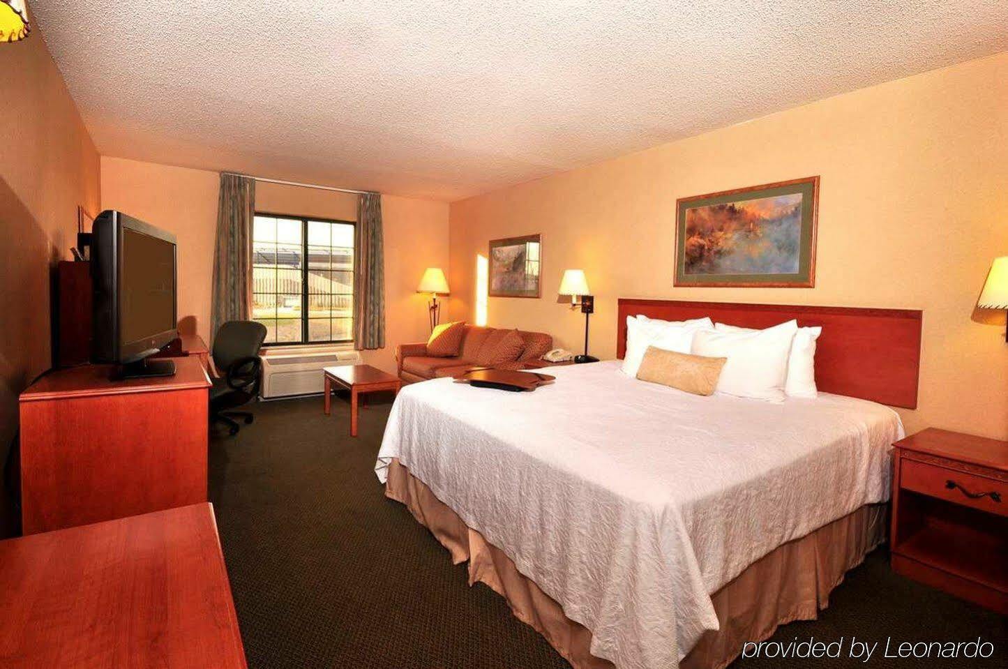 Hampton Inn Kansas City The Legends Exterior foto