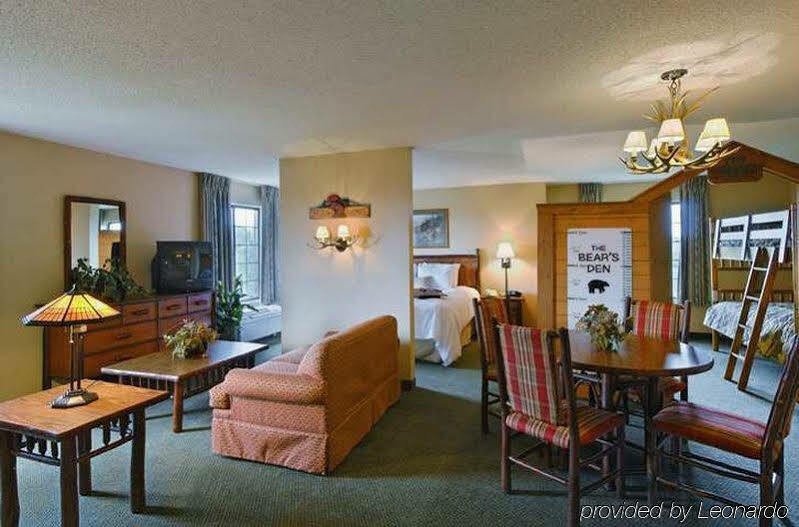 Hampton Inn Kansas City The Legends Exterior foto